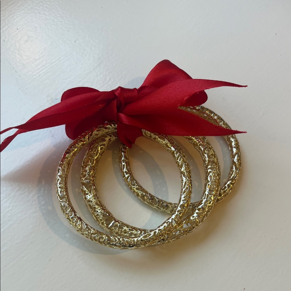 Kendra Scott Gold Textured Bangle Bracelet Set with Red Ribbon